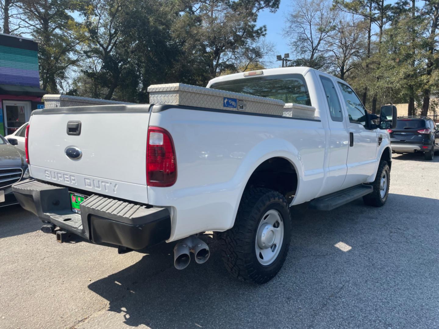 2008 WHITE FORD F-350 SUPERDUTY XL (1FTWX31R28E) with an 6.4L engine, Automatic transmission, located at 5103 Dorchester Rd., Charleston, SC, 29418-5607, (843) 767-1122, 36.245171, -115.228050 - Photo#6